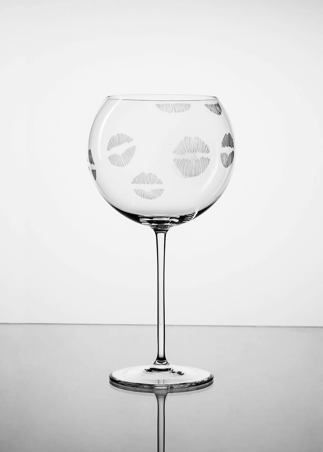 kiss Bubbles wine glasses